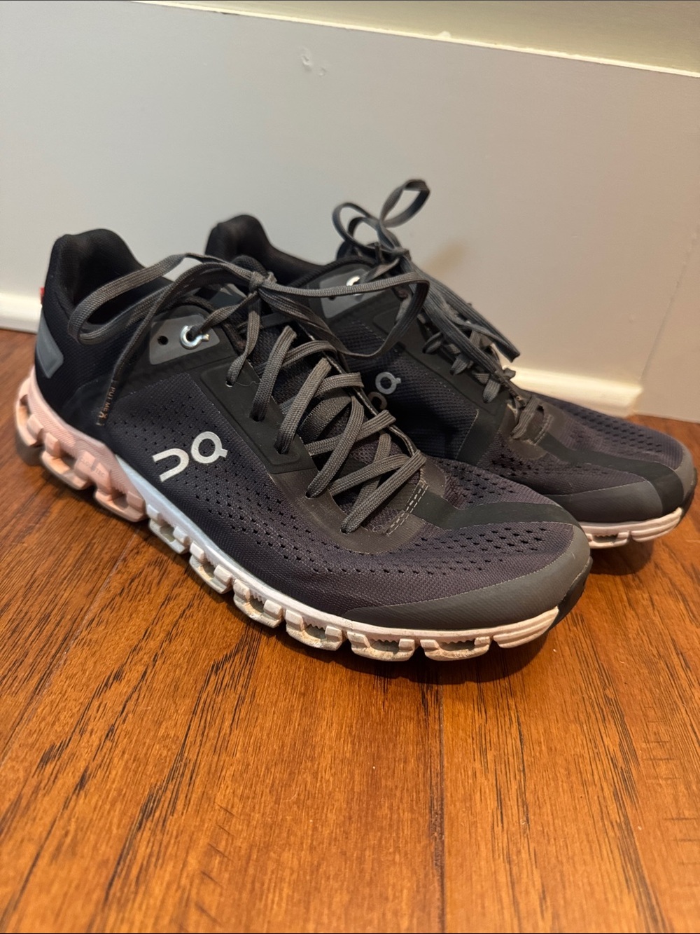 On Cloud Women’s Lightweight Black/Pink Running Sneakers